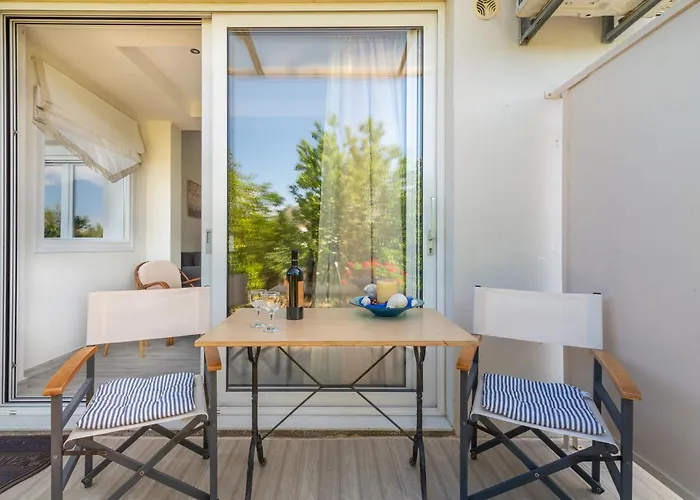 The Holiday House 1